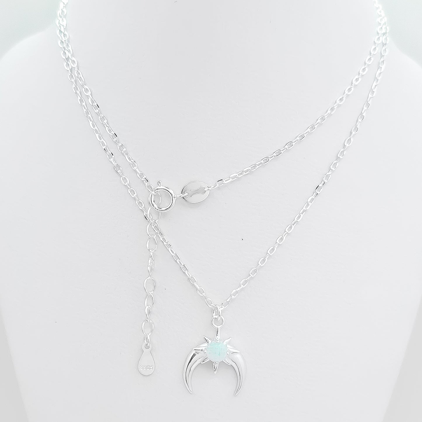 Collar Media Luna Opalo