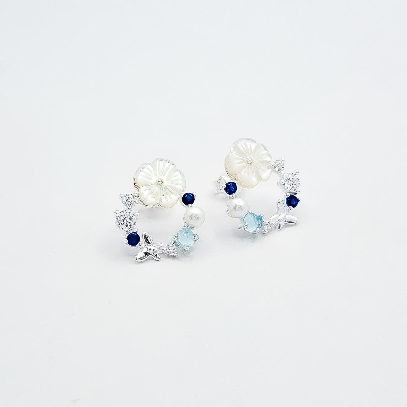 Arete Flor Blanca Zirconia