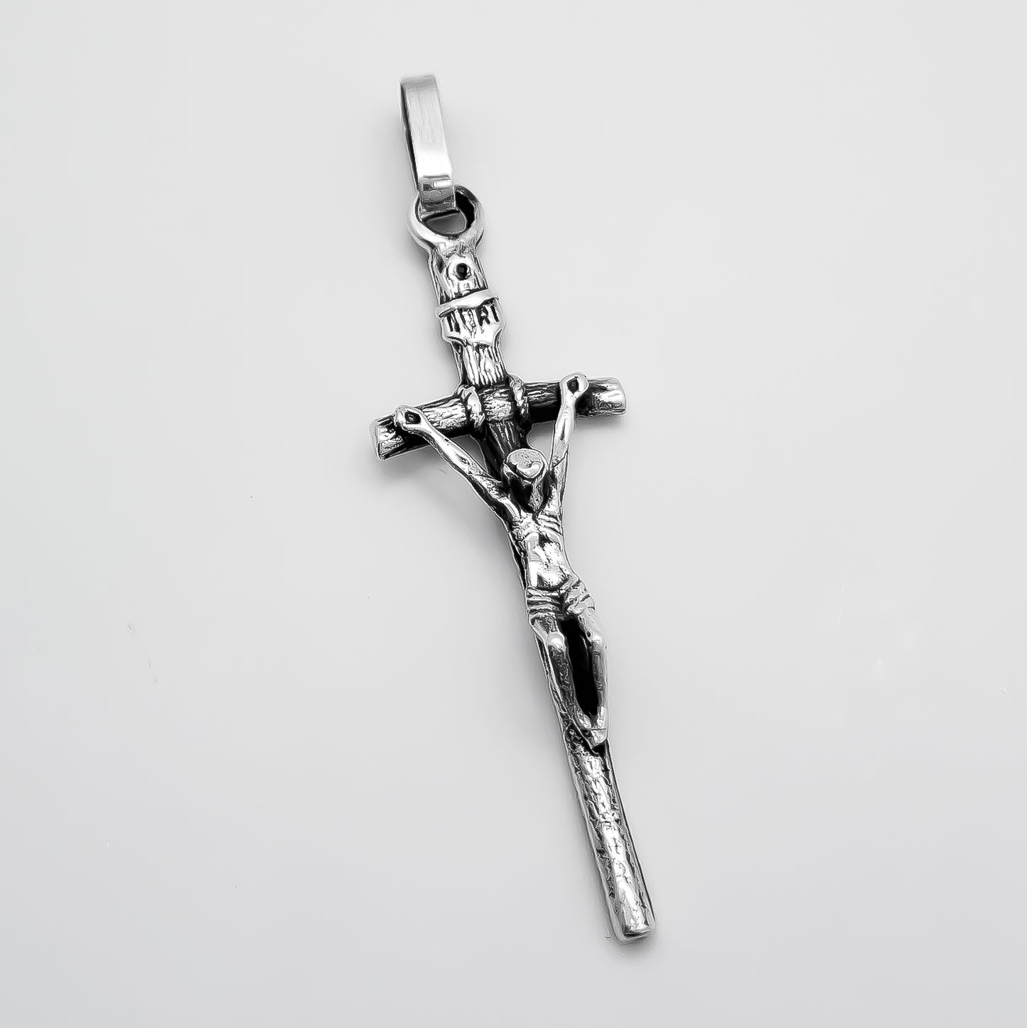 Dije Cristo en Cruz Pavonado