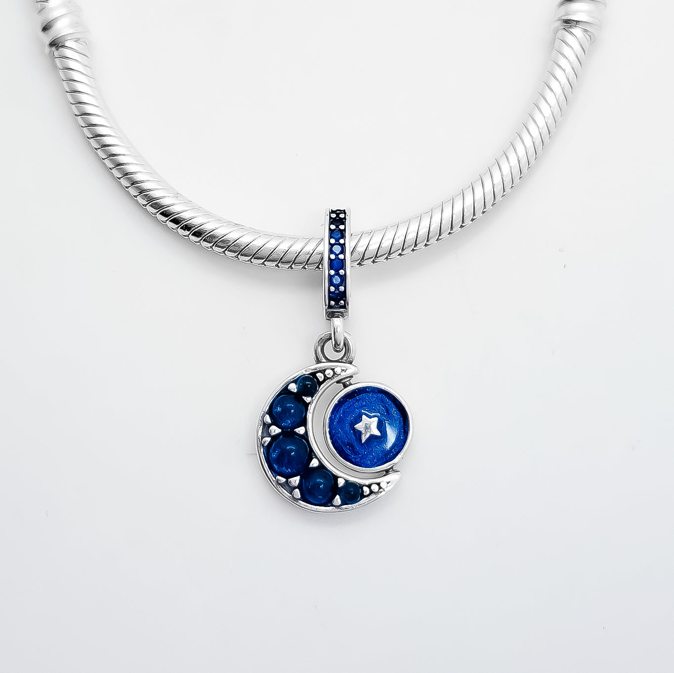 Charm Media Luna