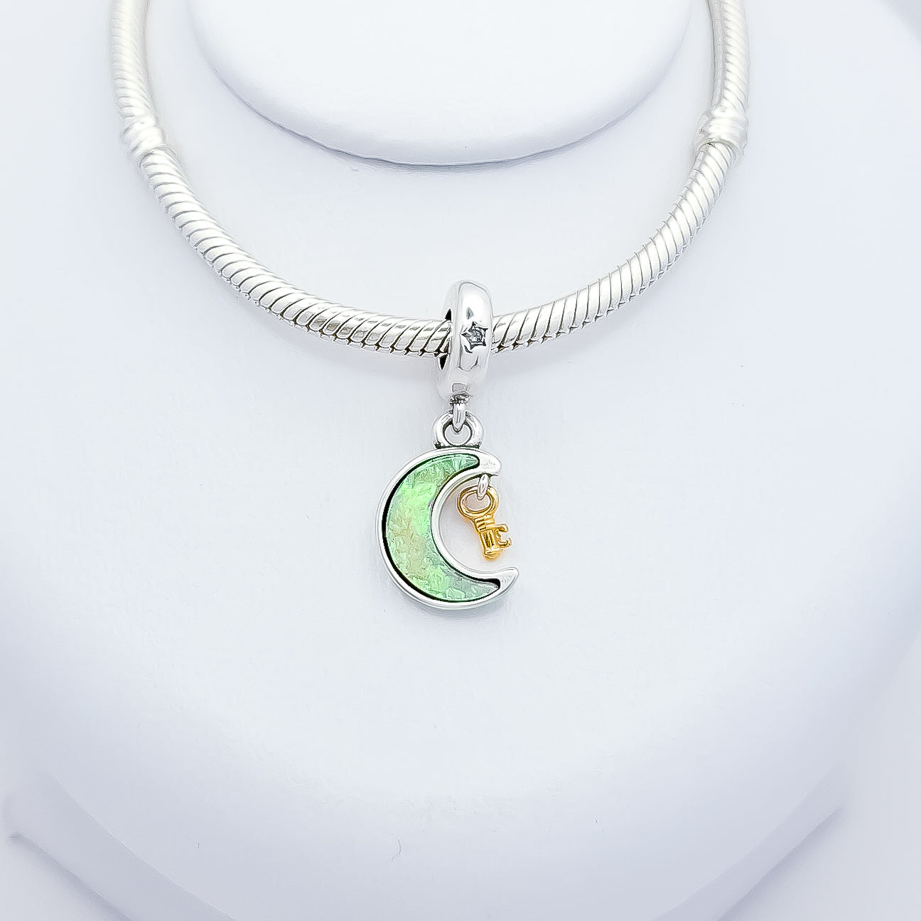 Charm Media Luna Opalo