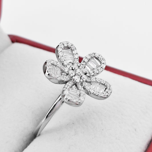 Anillo Flor Zirconia