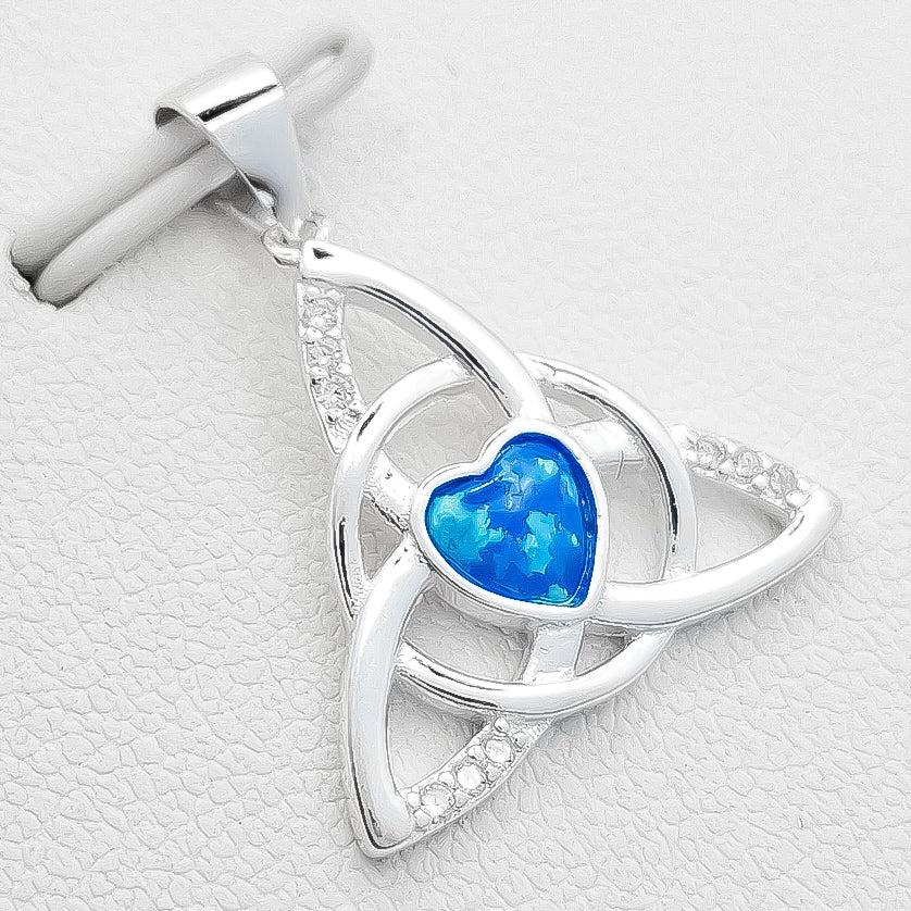 Dije Triqueta Opalo Corazon