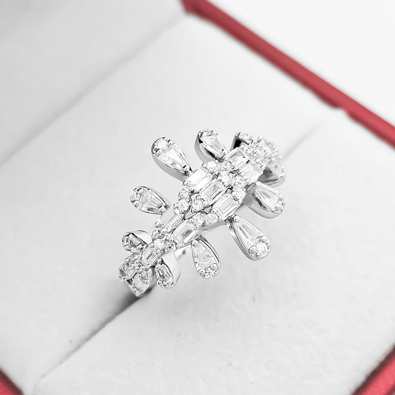 Anillo con Zirconias