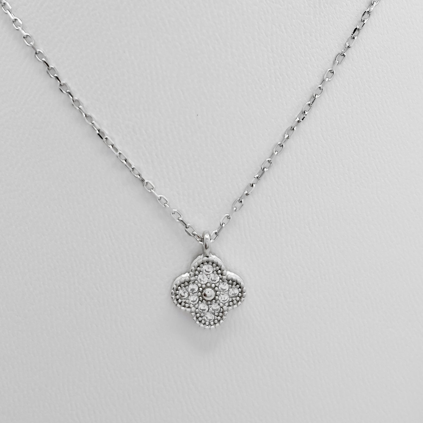 Collar Flor Zirconia Blanca