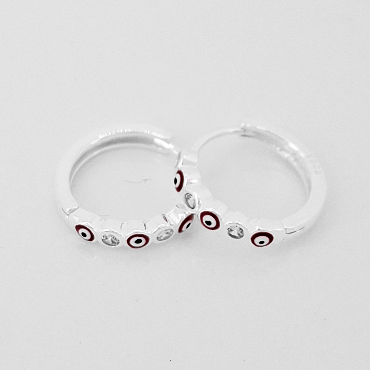 Hugguie Ojitos Rojos