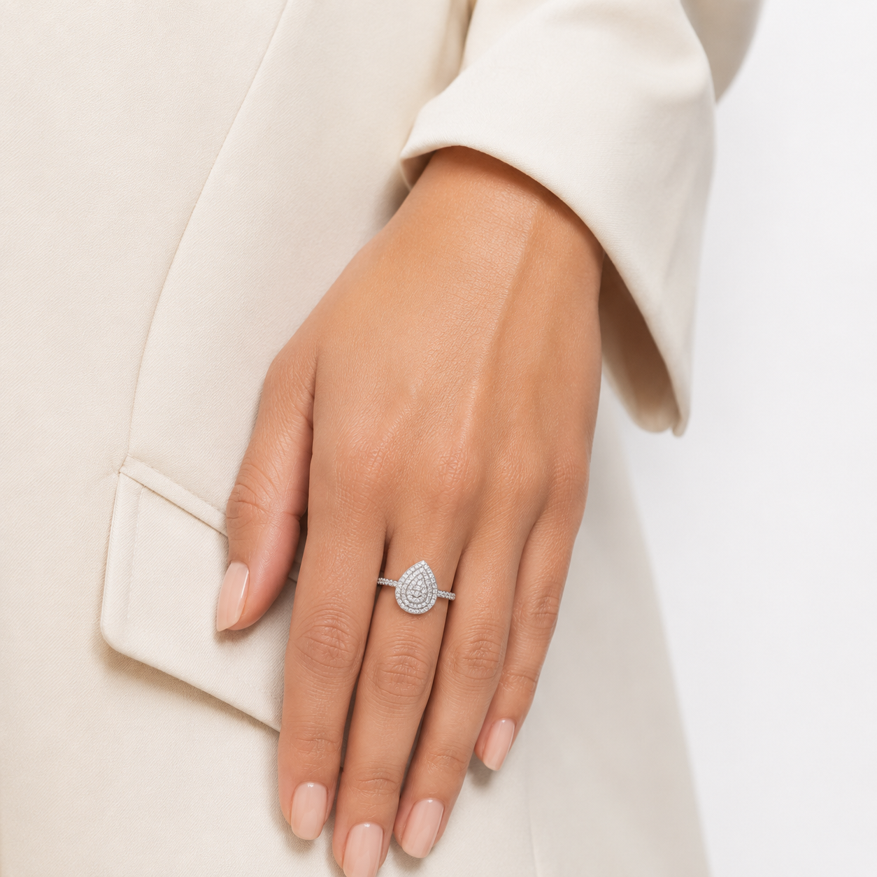 Anillo Gota Zirconia Blanca