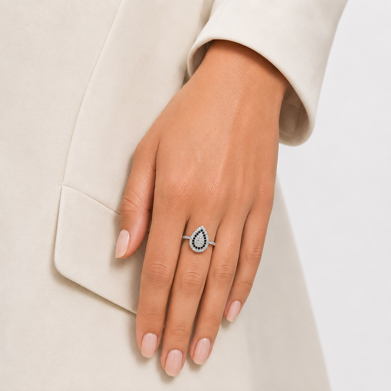 Anillo Gota Zirconia Negro