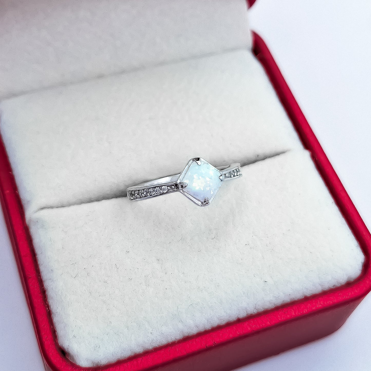 Anillo Opalo Rombo Zirconia