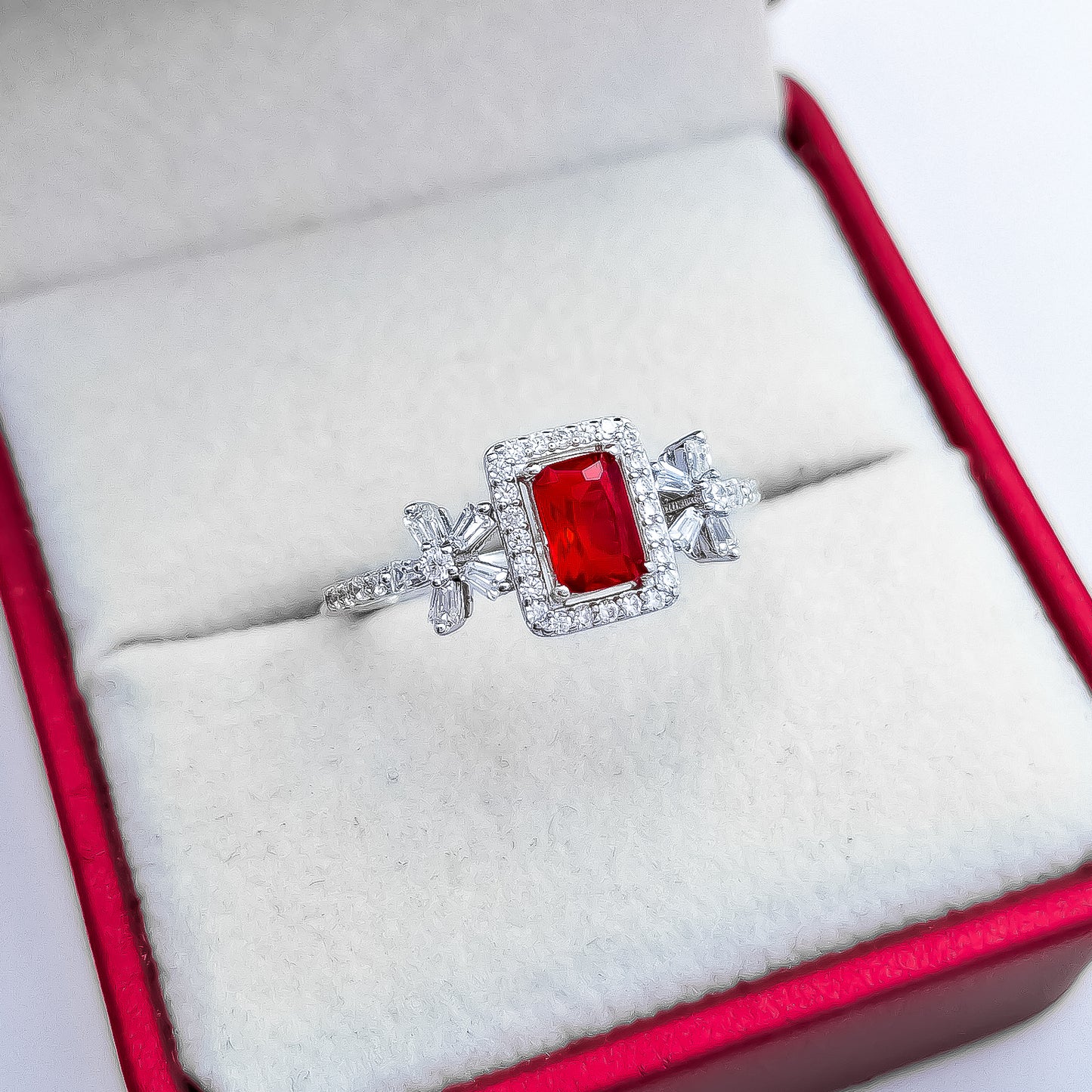 Anillo Rojo Zirconia