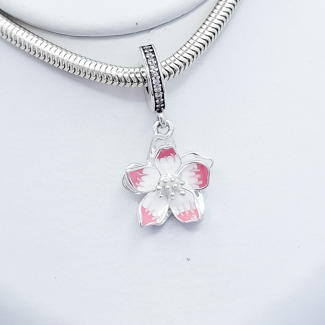 Charm Flor Blanca