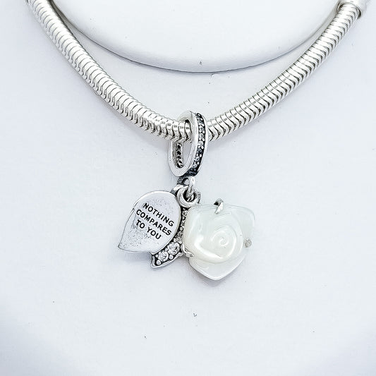 Charm Rosa Blanca