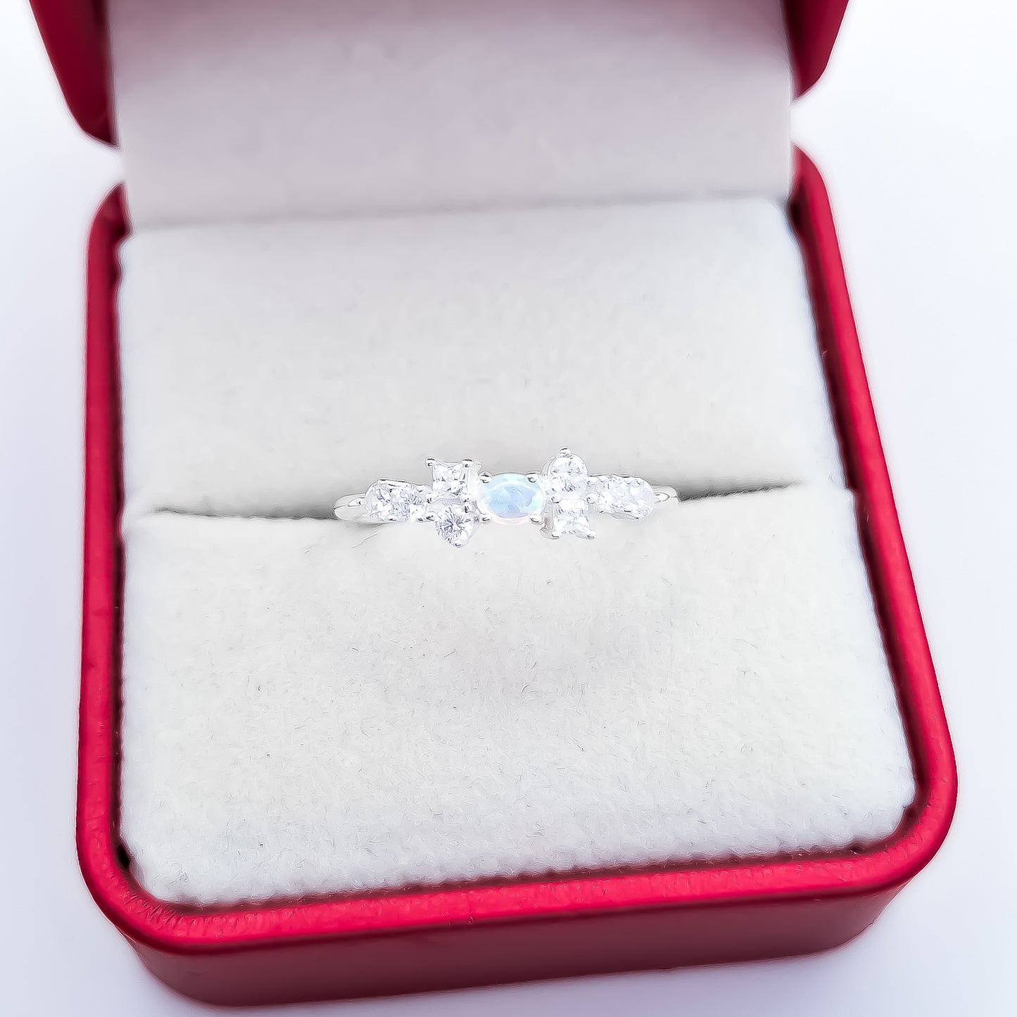 Anillo Opalo con Zirconias Blanco