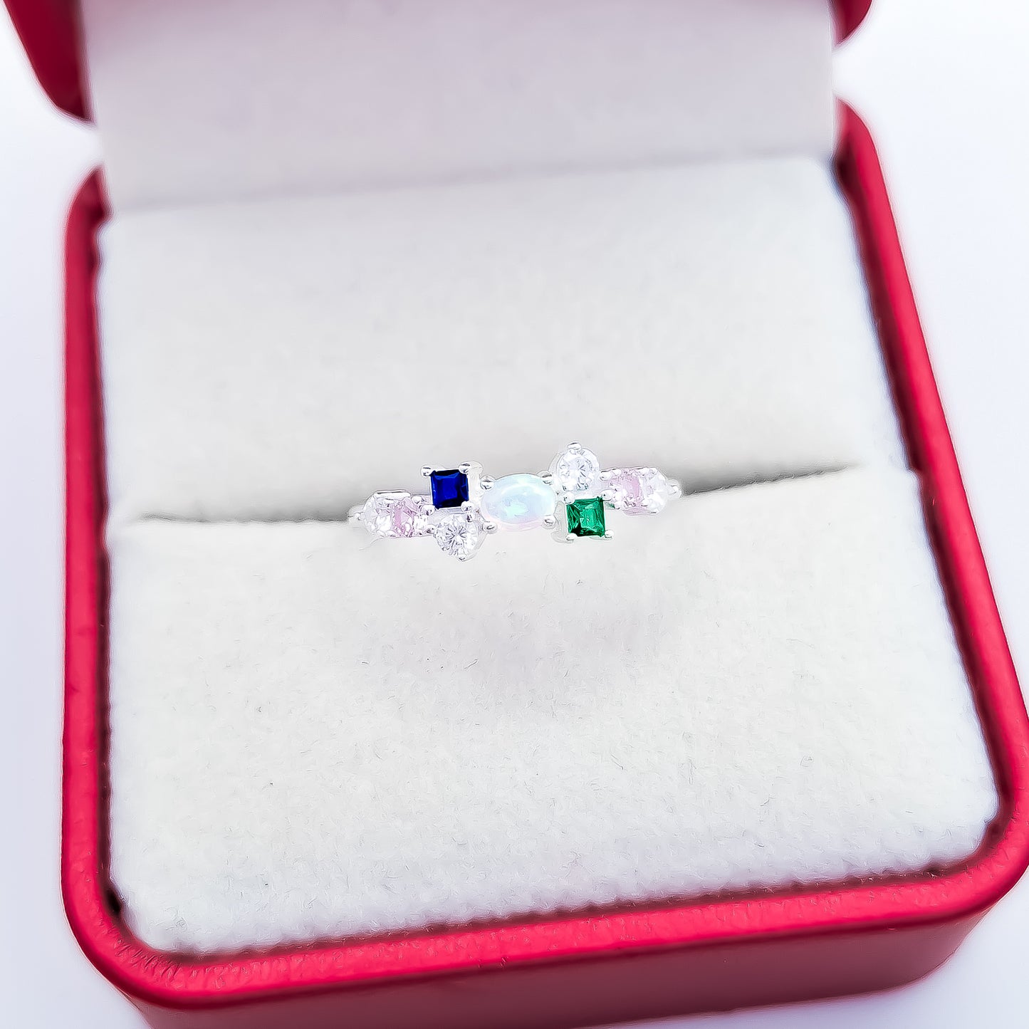 Anillo Opalo con Zirconias Multi