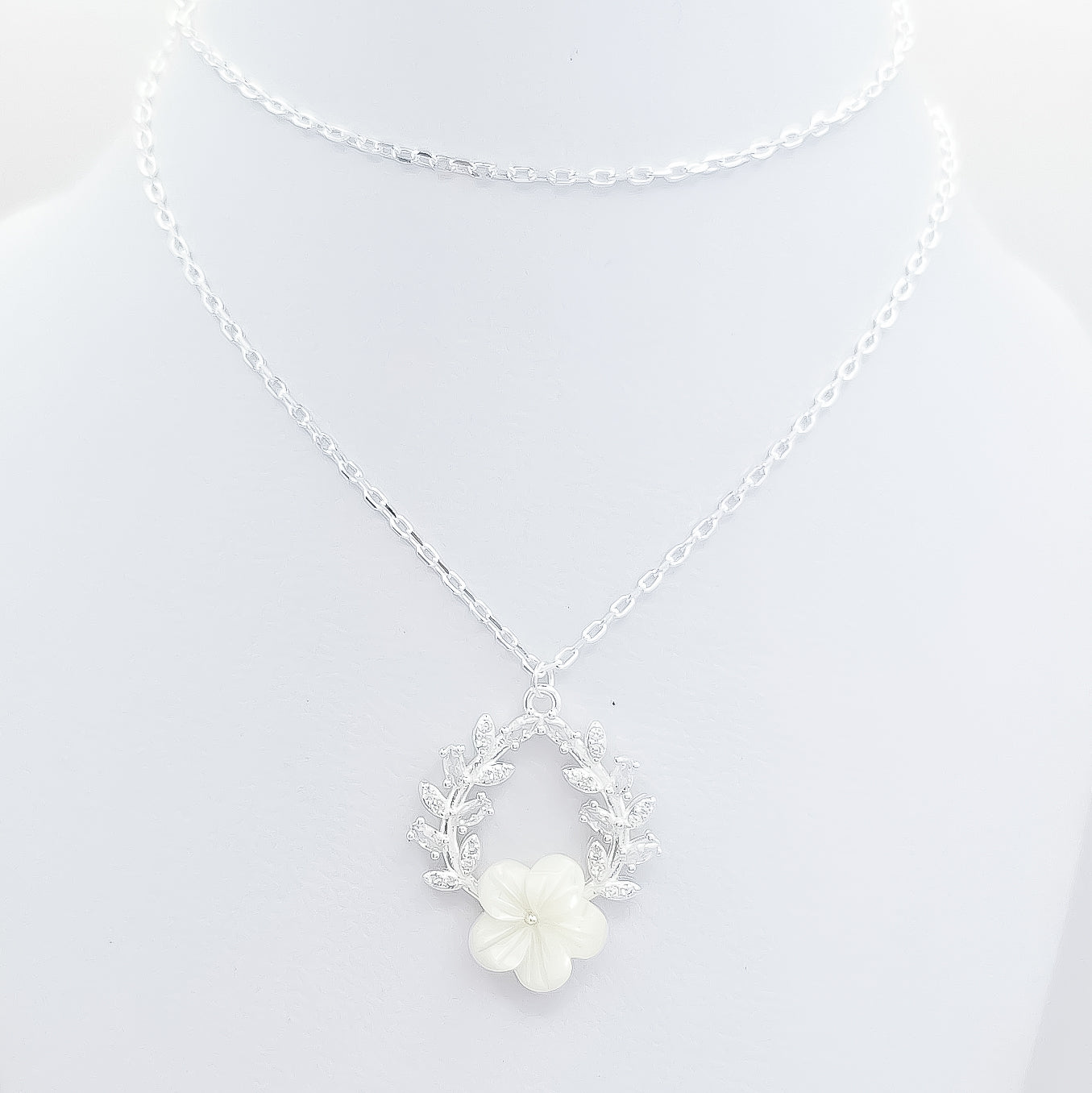 Collar Flor Blanca