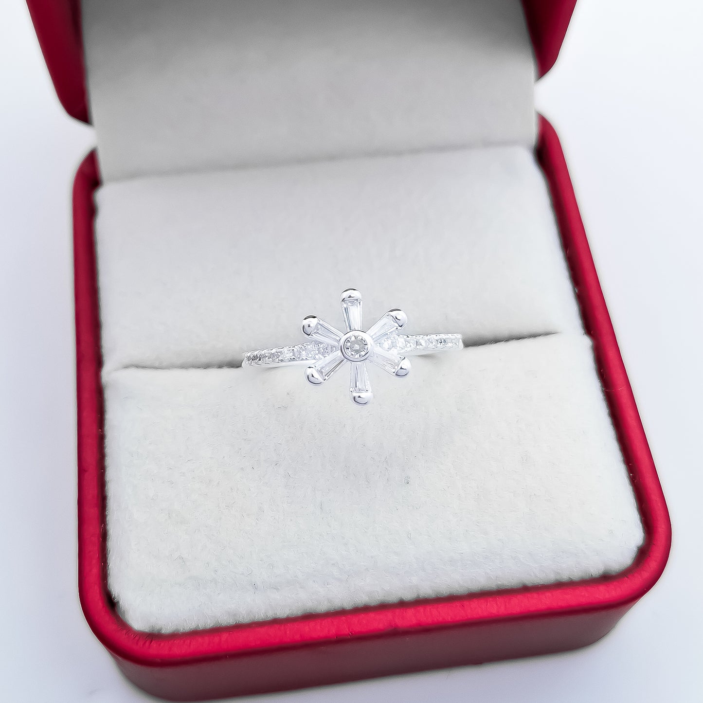 Anillo Flor Zirconia Blanca