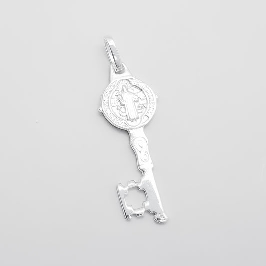 Dije Llave San Benito Blanco