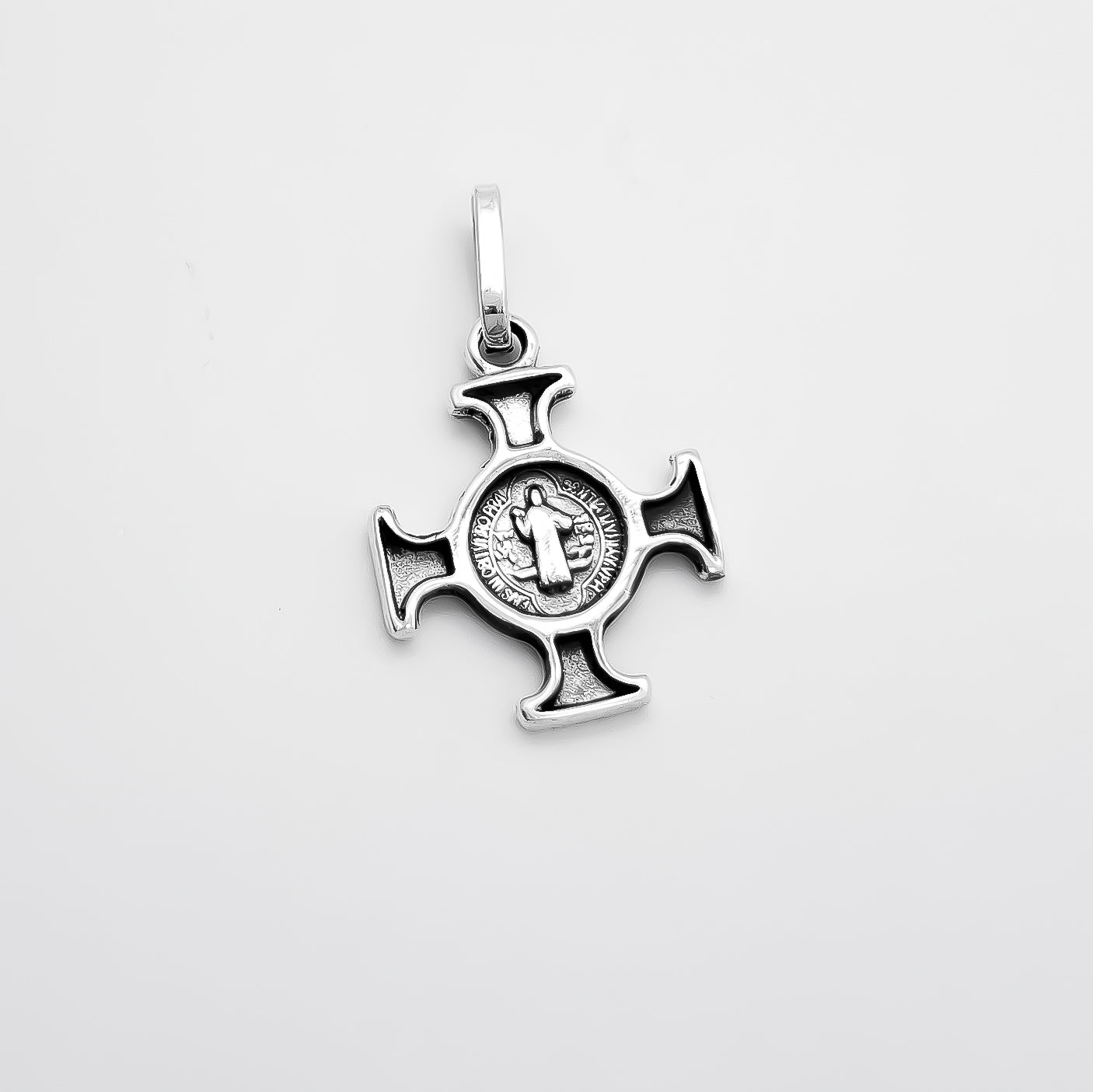 Dije Cruz San Benito Pavonado