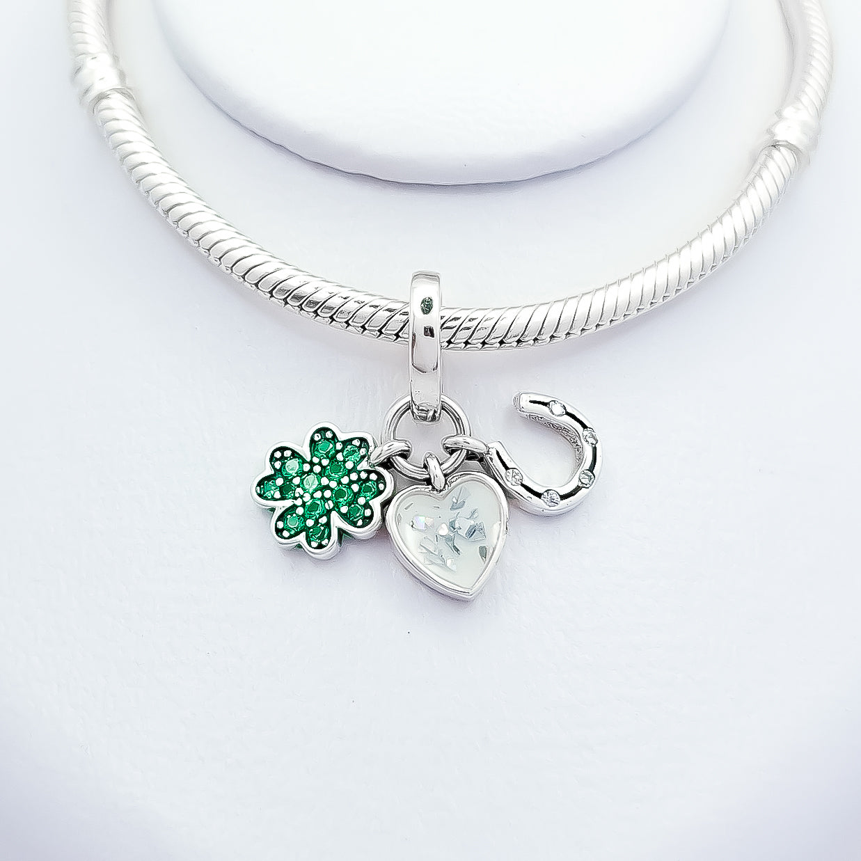 Charm Trebol Zirconia