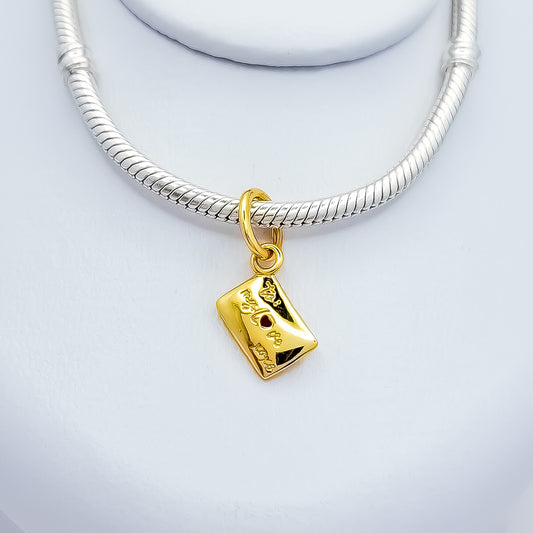 Charm Carta Dorada