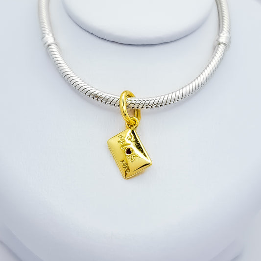 Charm Carta Dorada