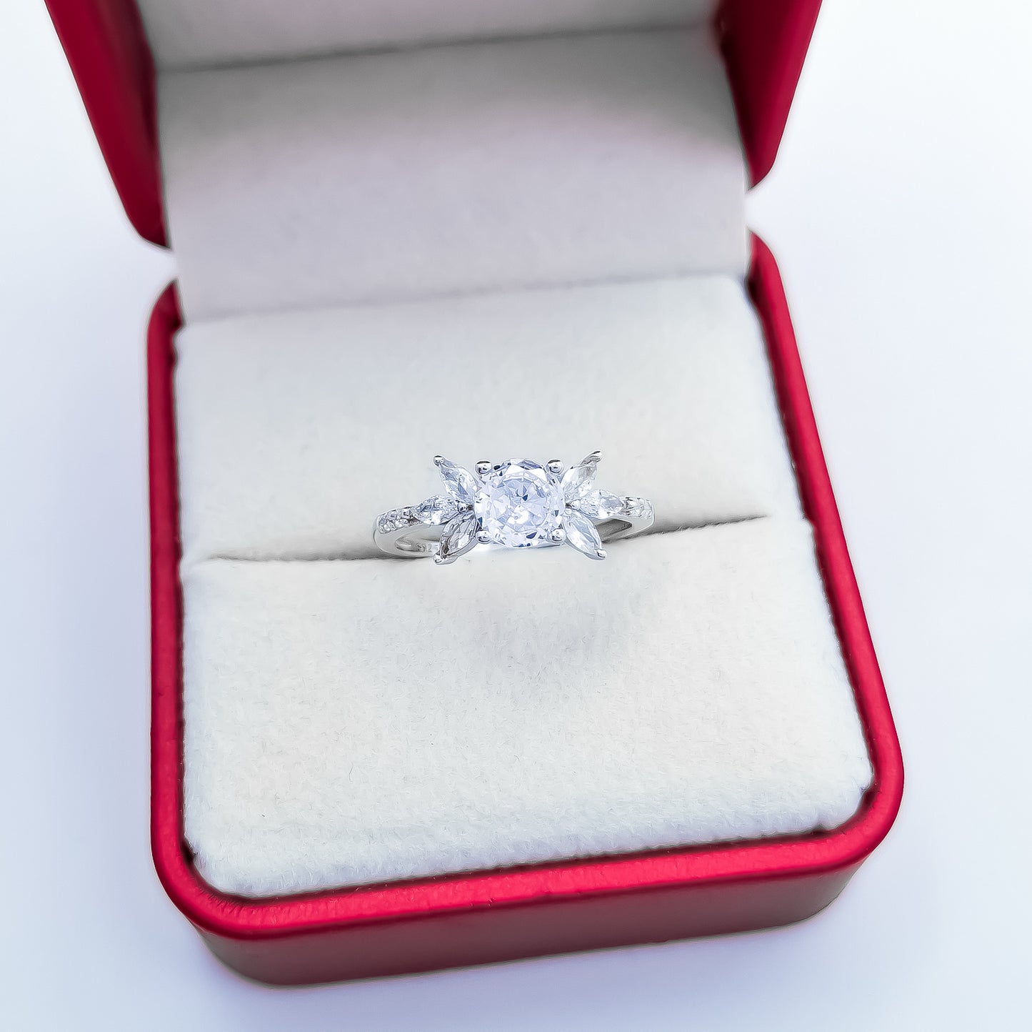 Anillo Zirconias