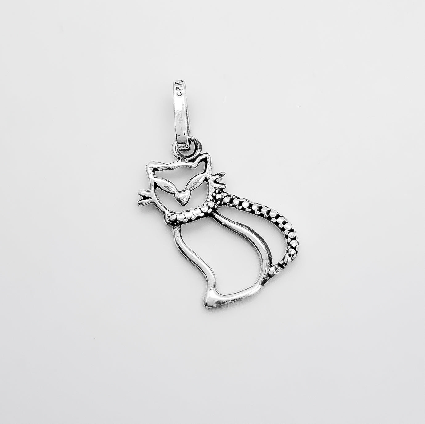 Dije Gato Silueta Pavonado