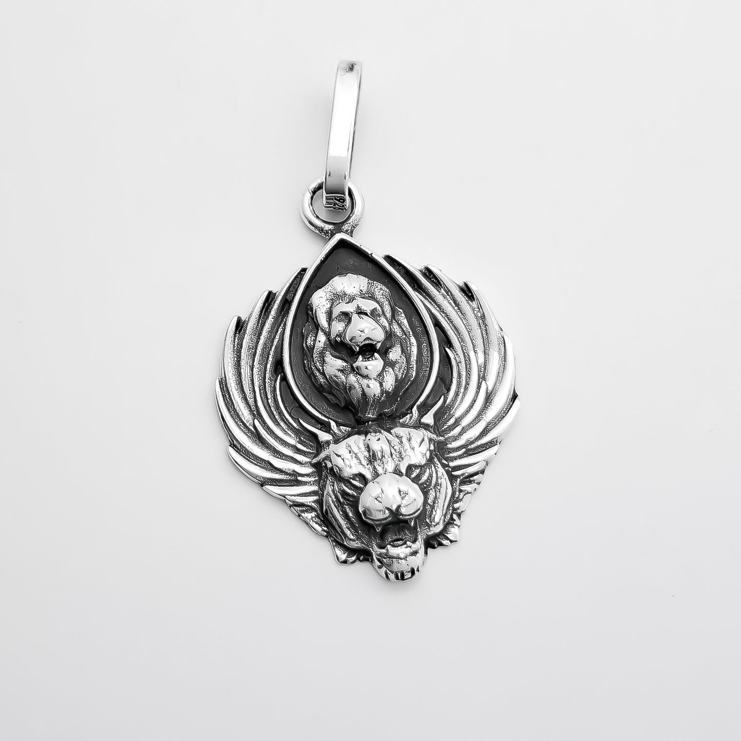 Dije Leon y Tigre Pavonado