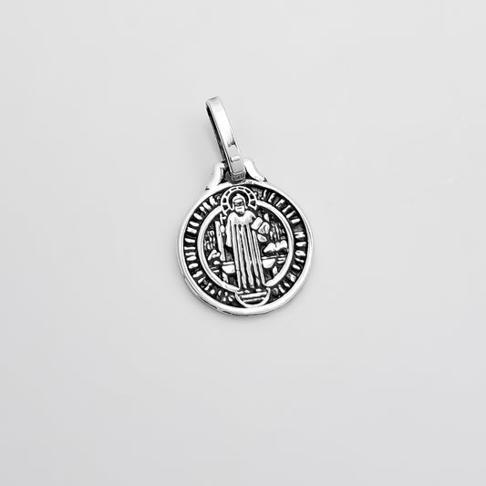 Dije San Benito Pavonado