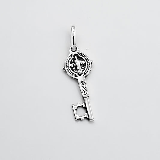 Dije Llave San Benito Pavonado