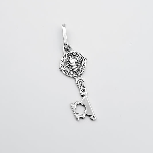 Dije Llave San Benito Pavonado