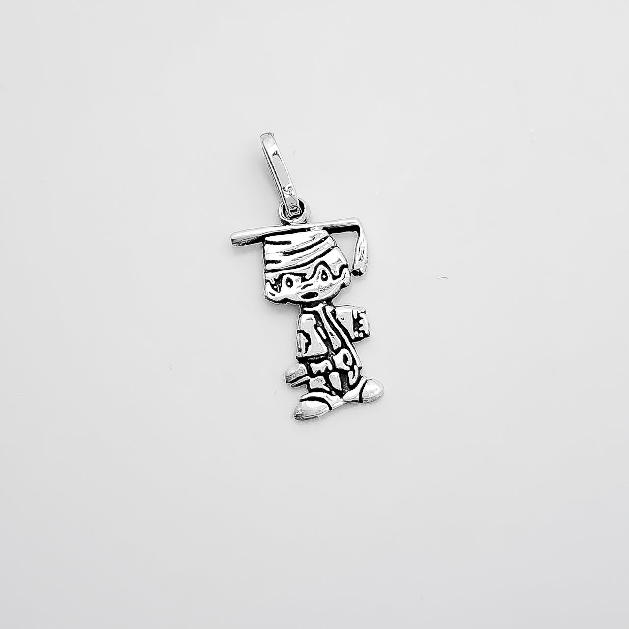 Dije Niño Graduado Pavonado