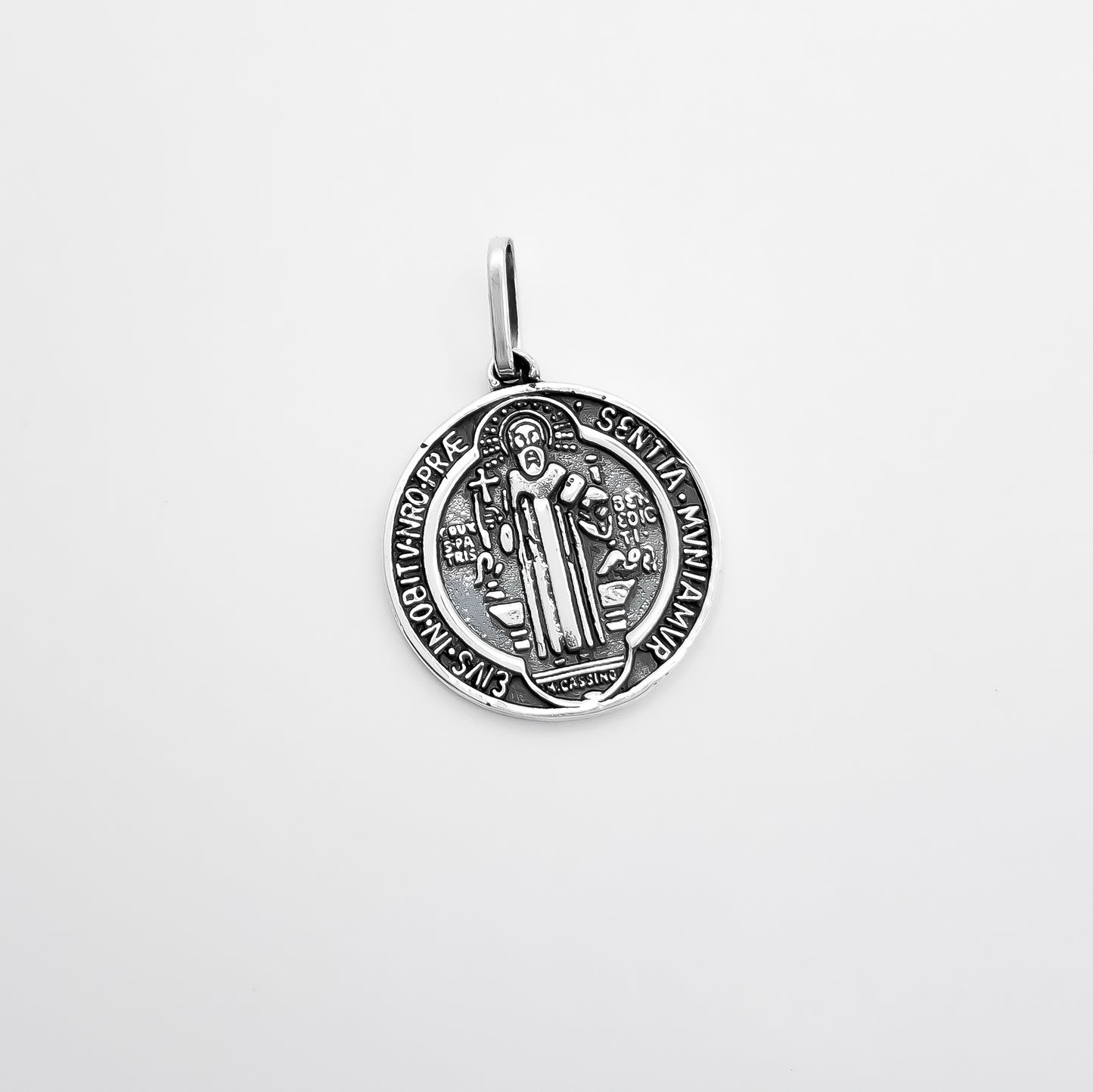 Dije Medalla San Benito Pavonada