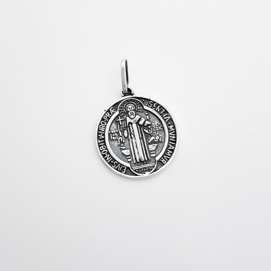 Dije Medalla San Benito Pavonada