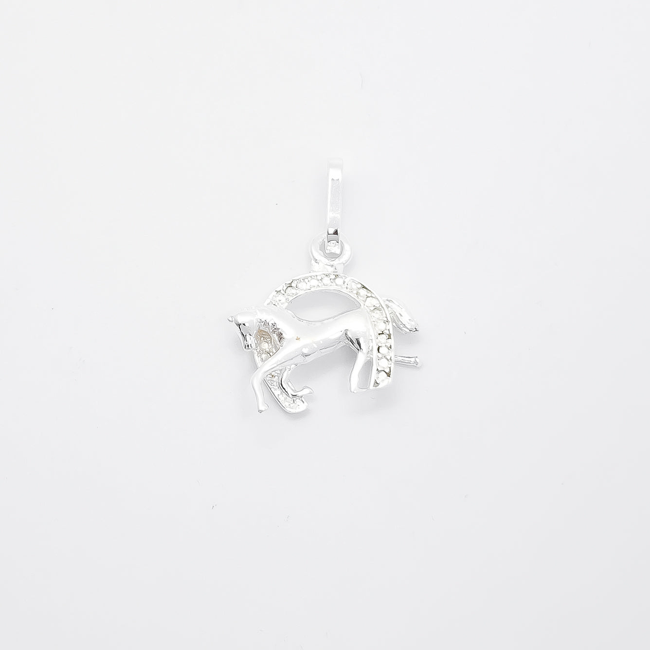 Dije Caballo Herradura Blanco