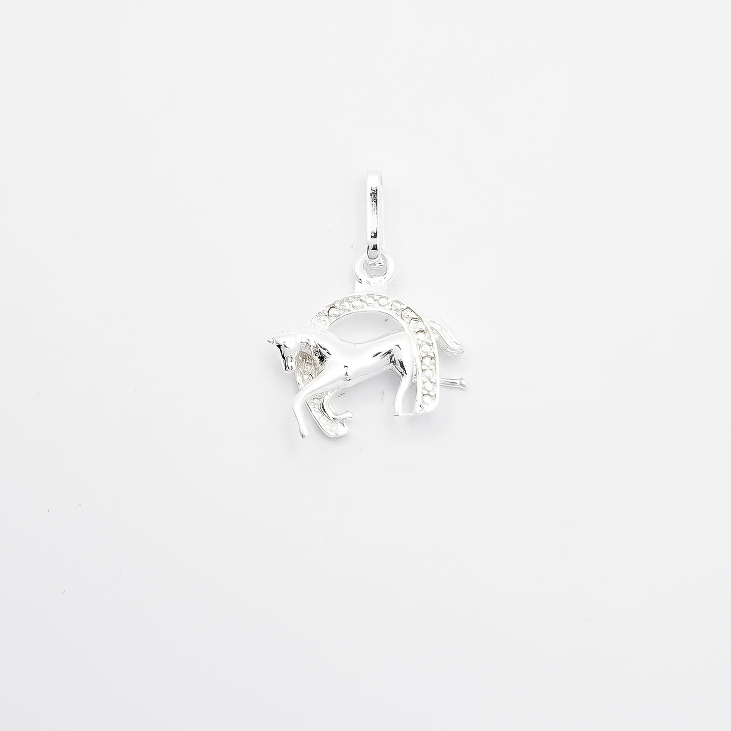 Dije Caballo Herradura Blanco