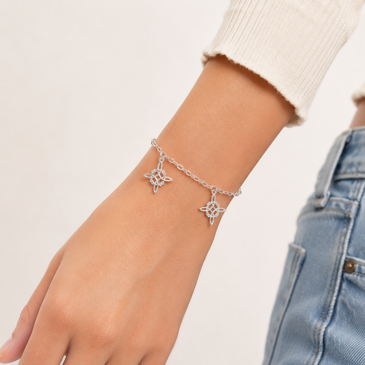 Pulsera Nudo de Bruja Plata Ley 925