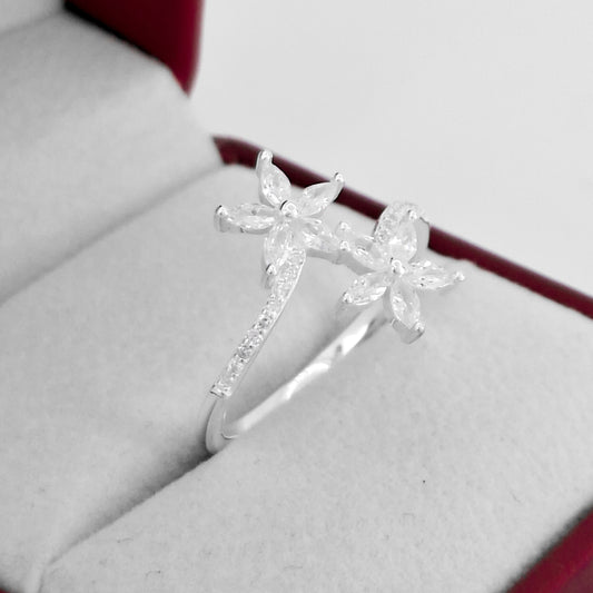 Anillo Dos Flores Blancas
