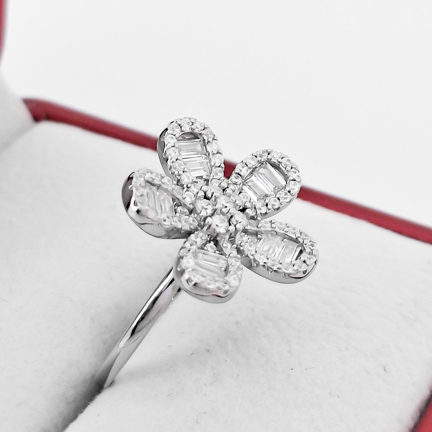 Anillo Flor Zirconia