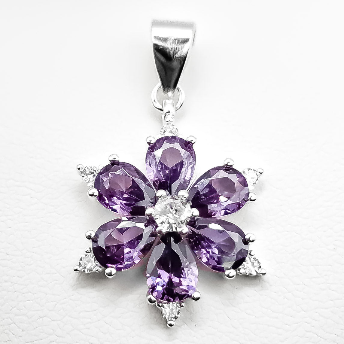 Dije Flor Morada Zirconia