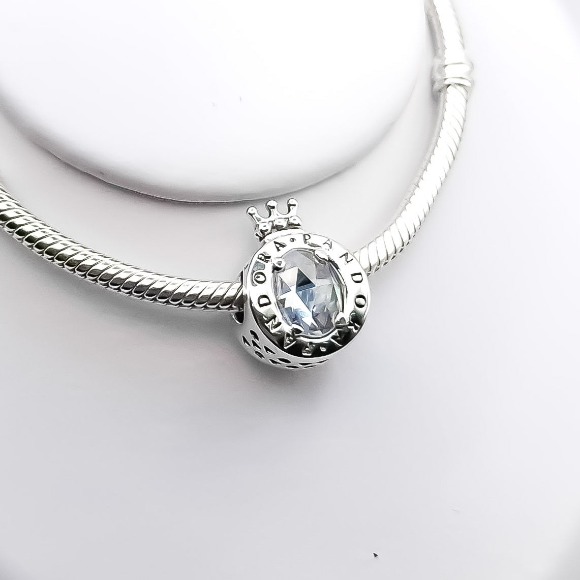 Charm Corona Blanca