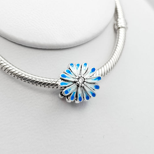 Charm Flor Azul Blanca