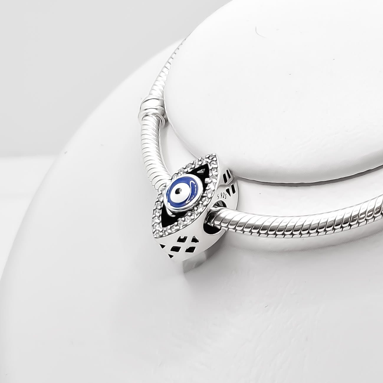 Charm Ojo Turco