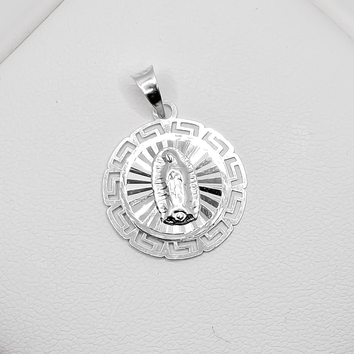 Dije Virgen Grecas