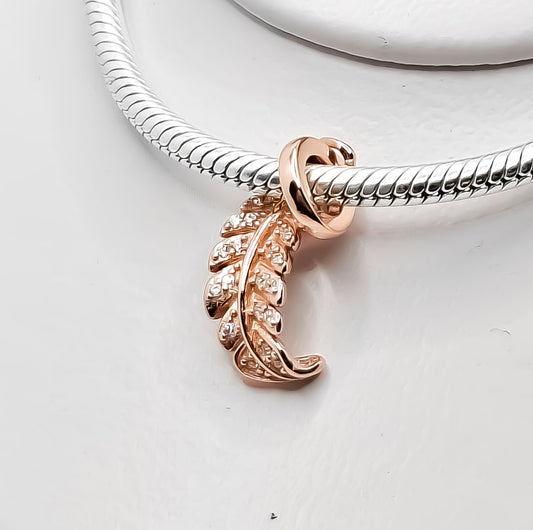 Charm Pluma Plata Rosa