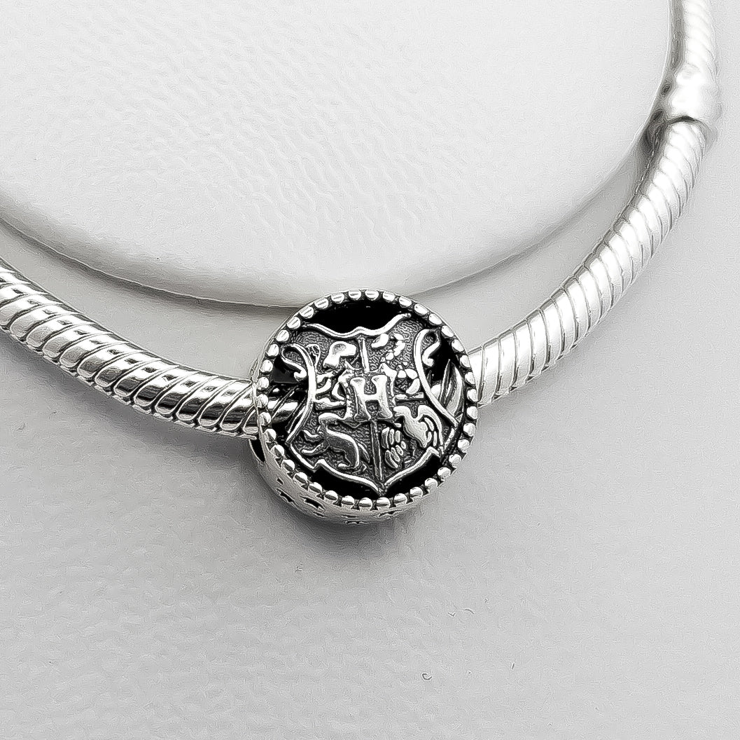 Charm Escudo