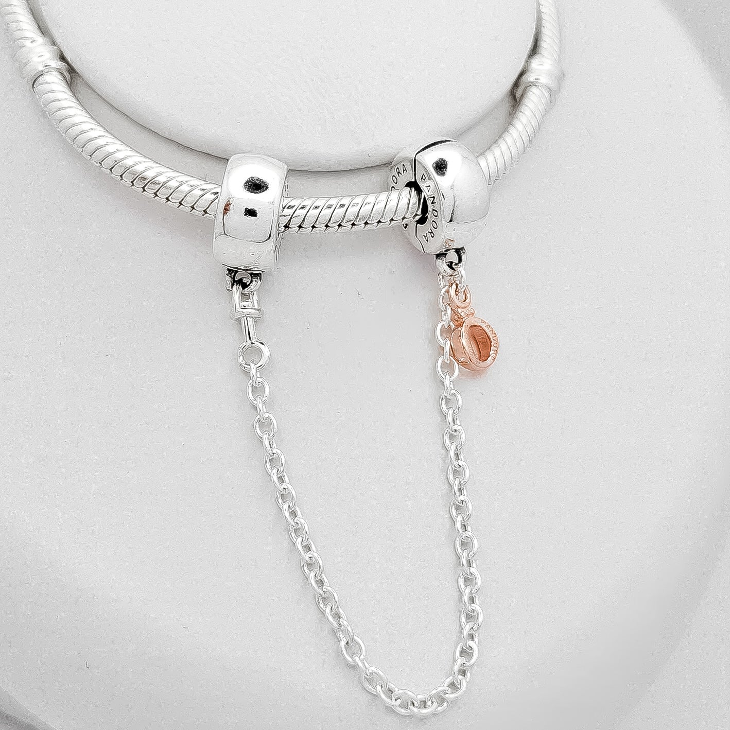 Charm Cadenita