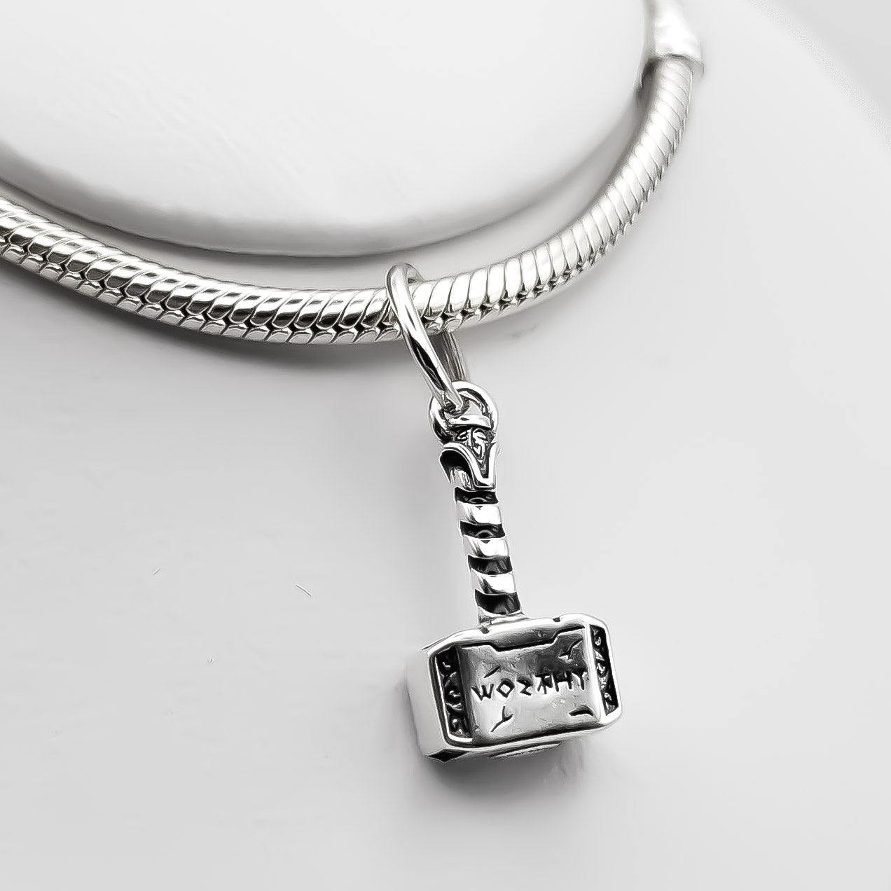 Charm Martillo Thor