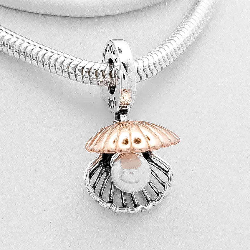 Charm Concha Perla