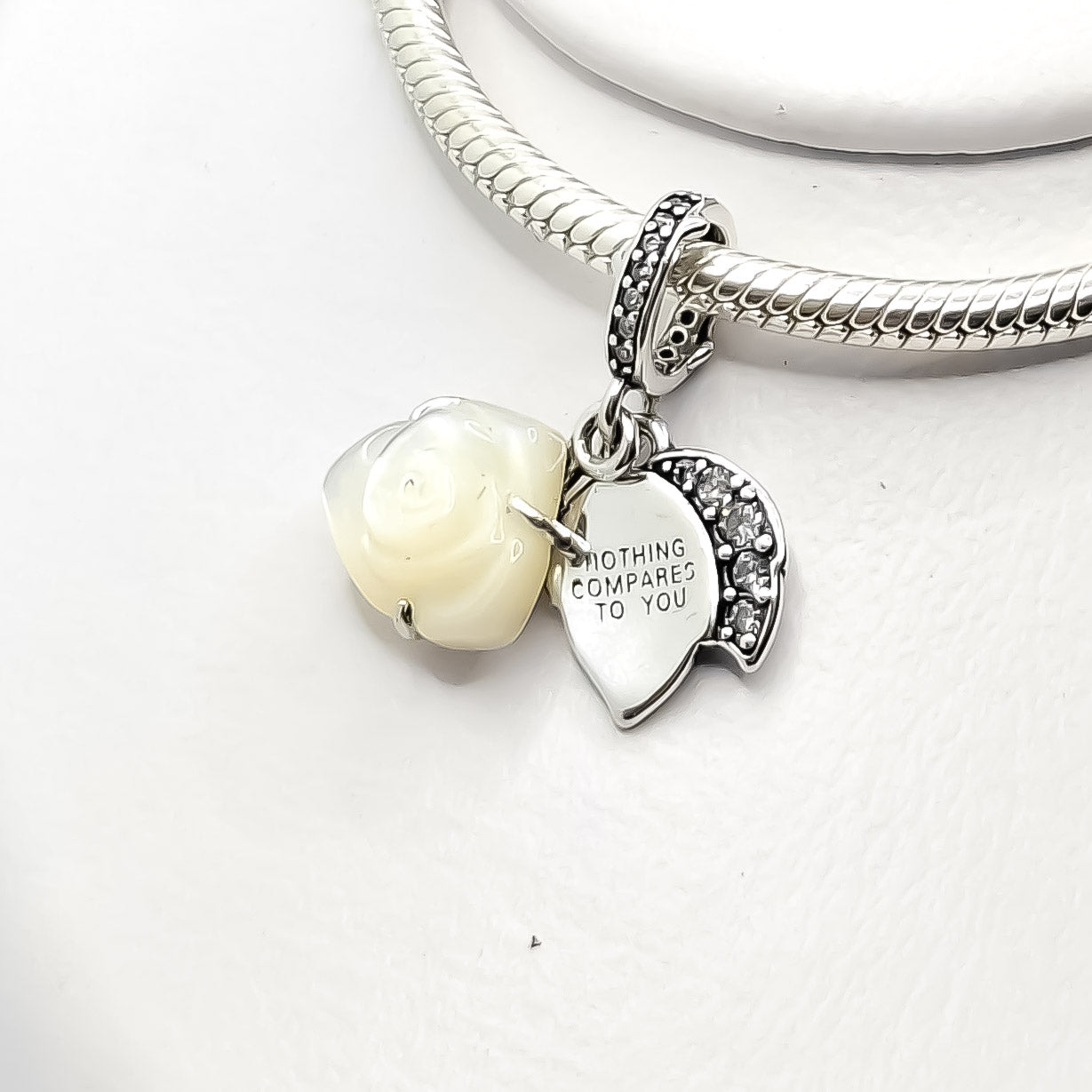 Charm Rosa Blanca